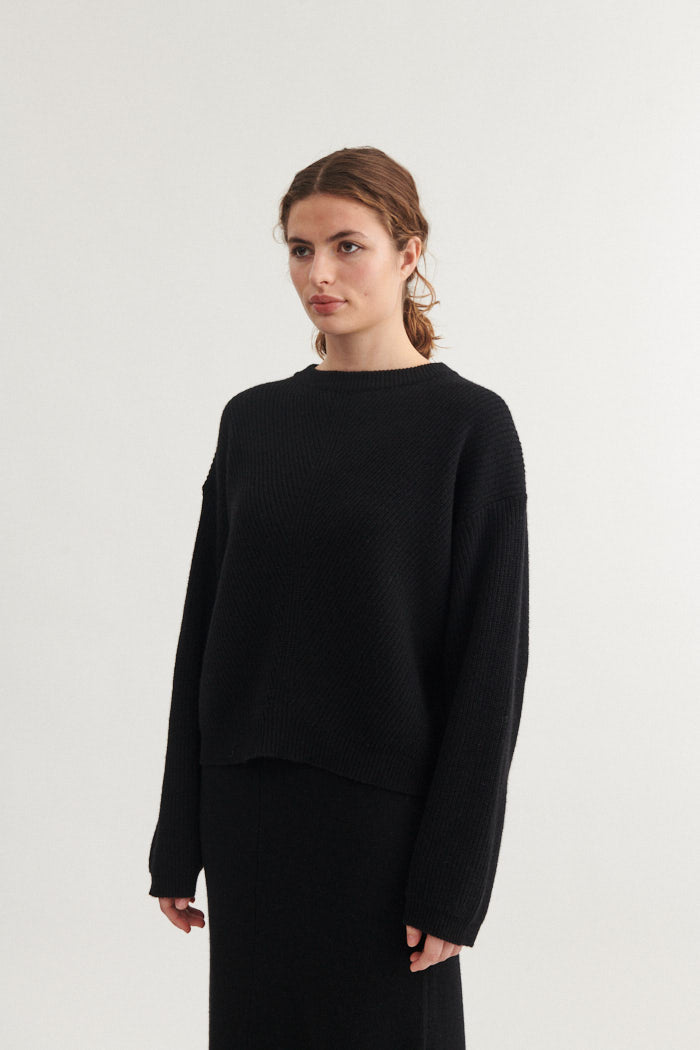 Basic Apparel Line O-Neck Sweaters 001 Black