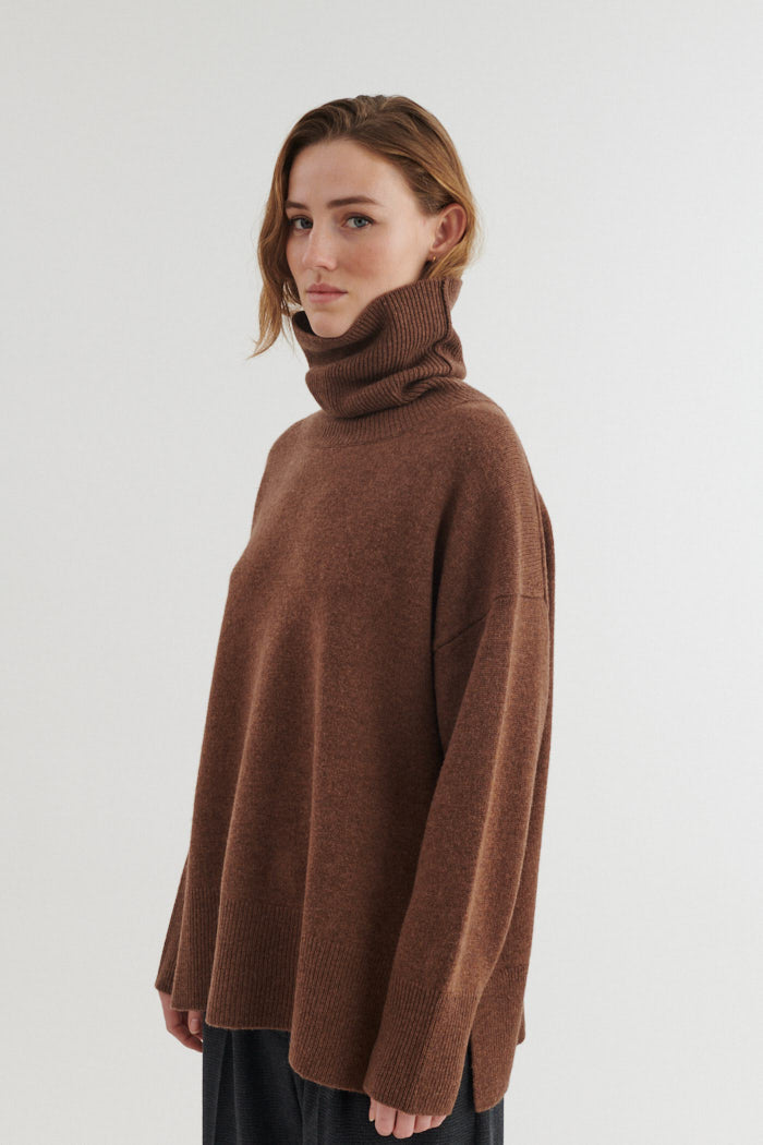 Basic Apparel Liz T-Neck Sweaters 859 Fondue fudge