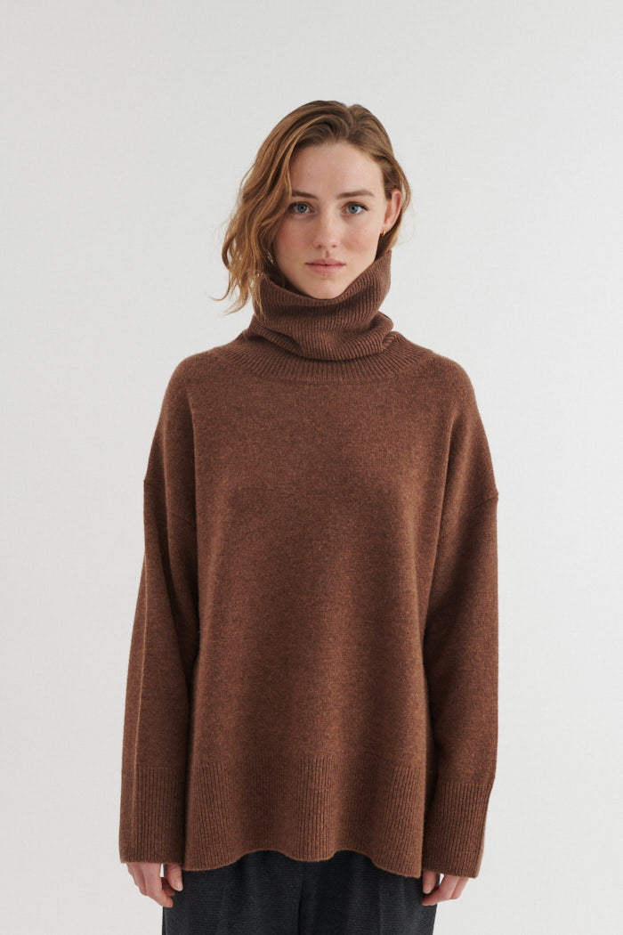 Basic Apparel Liz T-Neck Sweaters 859 Fondue fudge
