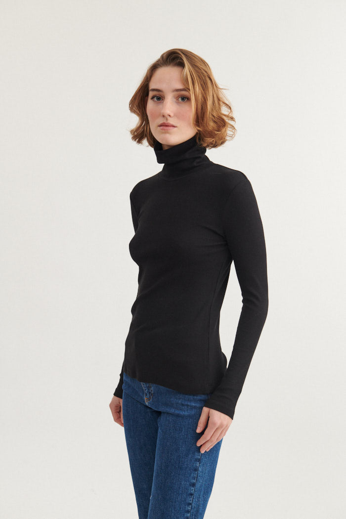 Basic Apparel Ludmilla High-neck T-shirts 001 Black