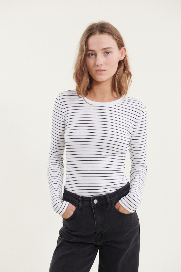 Basic Apparel Ludmilla LS Tee T-shirts 702 Bright white / black