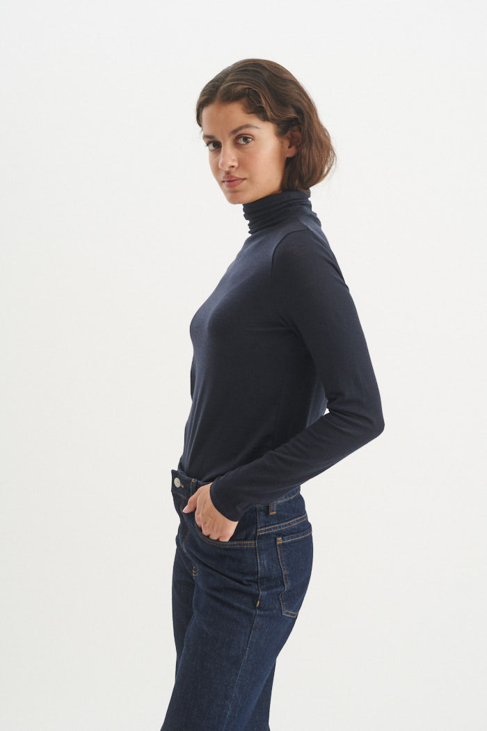 Basic Apparel Rinja T-Neck T-shirts 606 Sky Captain