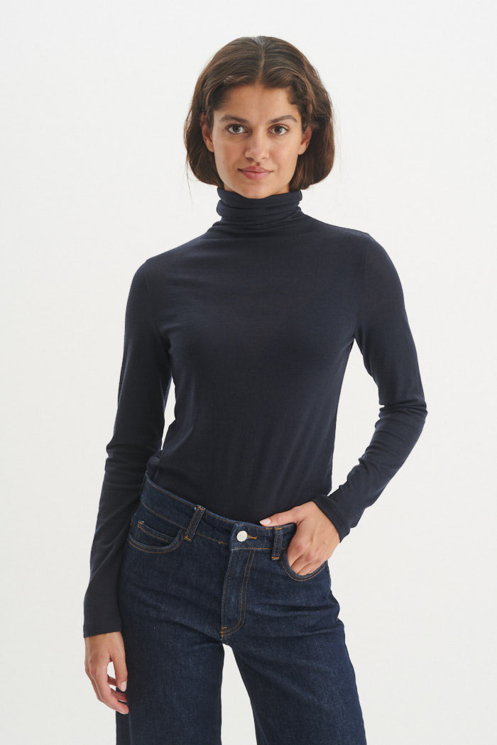 Basic Apparel Rinja T-Neck T-shirts 606 Sky Captain