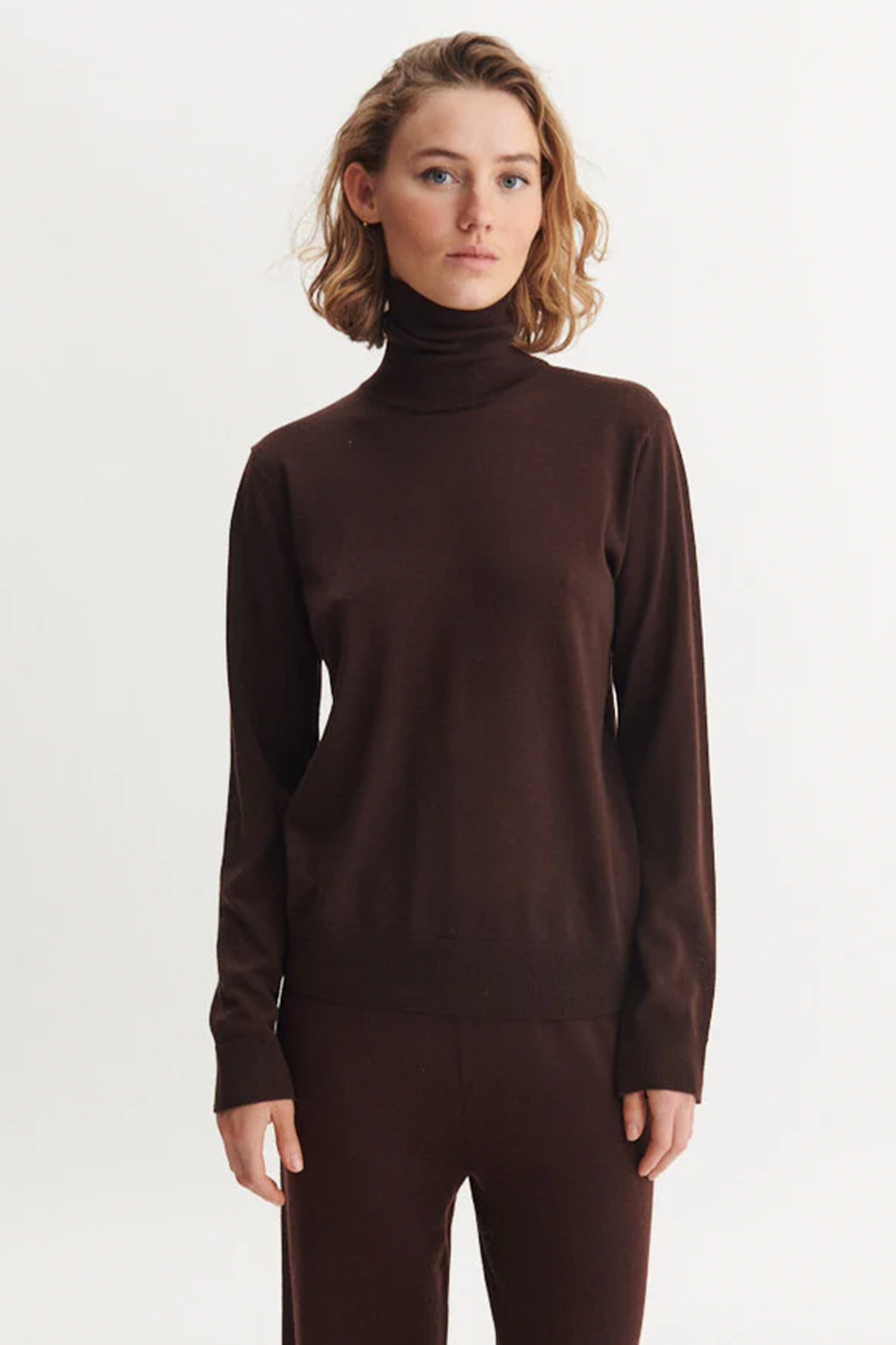 Basic Apparel Vera Roll Neck Sweaters 709 Chocolate torte